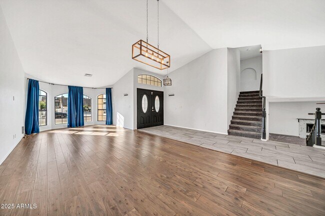 Building Photo - 5044 E Paradise Ln