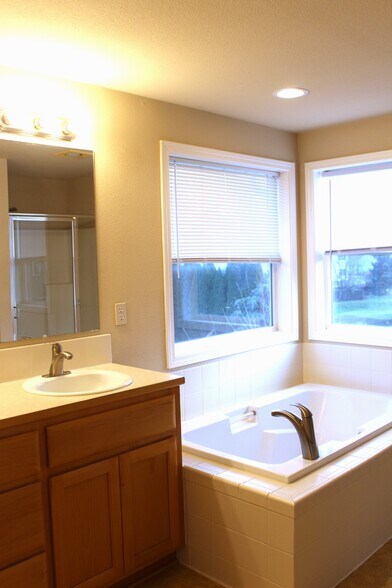 Building Photo - 5119 NE 90th St