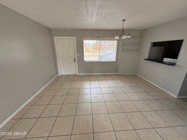 Building Photo - 1850 S Park Ave