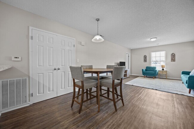 Building Photo - FULLY FURNISHED EXCLUSIVE SHORT AND MIDTER...