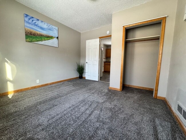 Building Photo - 2 bed, 1 bath home for rent in Waterloo