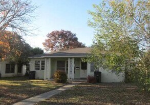 Building Photo - 775 Linda Lou Dr