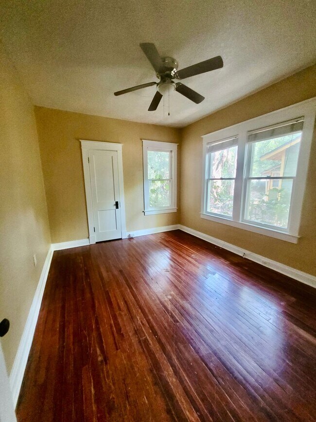 Building Photo - Charming 2 bed 1 bath in Historic District...