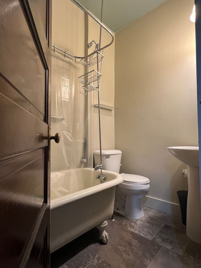 Building Photo - 715 S Phillips Ave