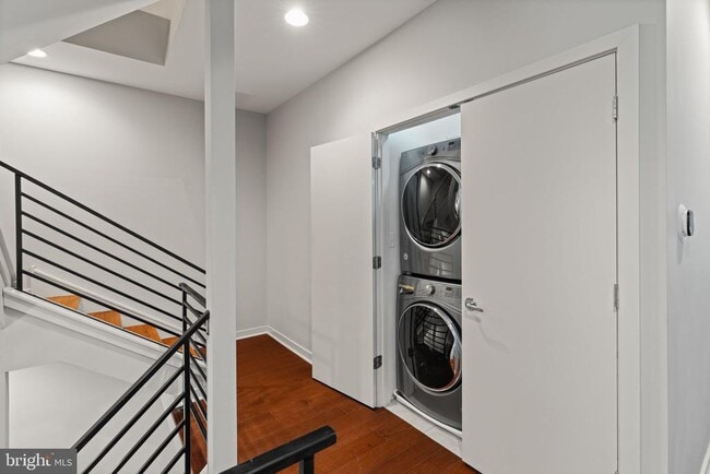 Building Photo - 765 S 15th St