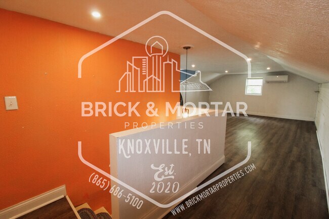 Building Photo - 427 E Caldwell Ave