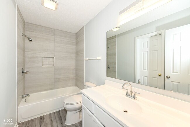 Building Photo - 510 Grand Woods Dr