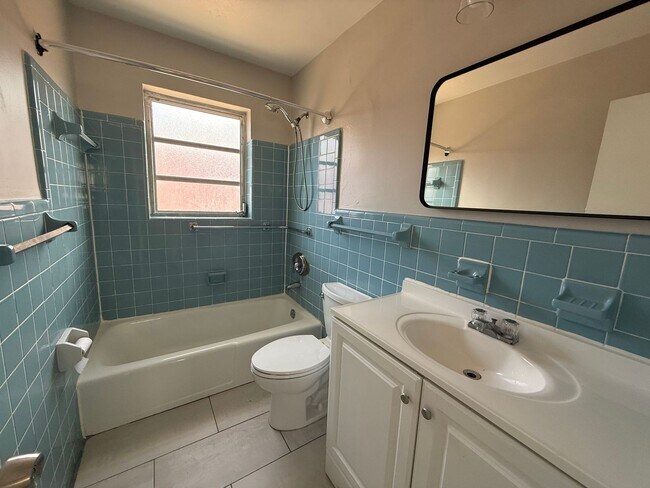 Building Photo - 5LW Apartments