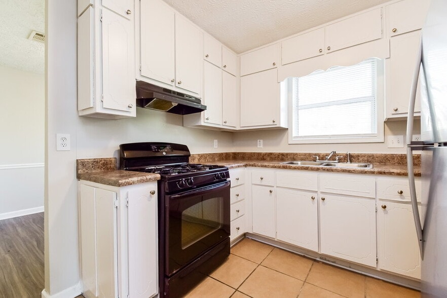 Building Photo - 5408 Glen Haven Dr
