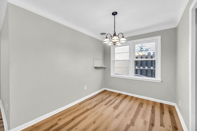 Building Photo - 1386 Eastwood Ave