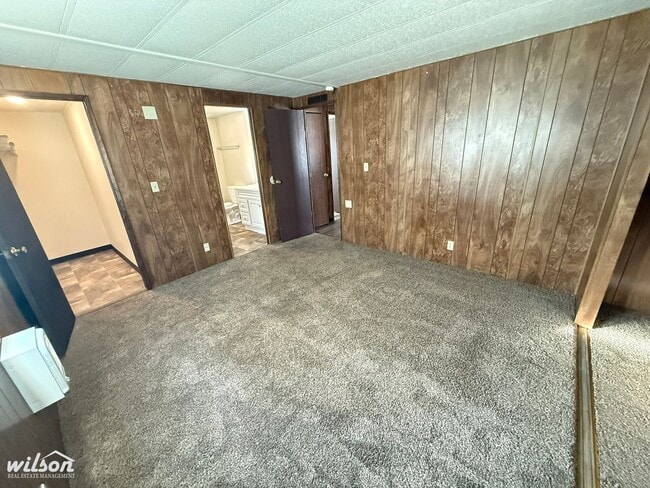 Building Photo - 3bd/2ba Home with a Large Yard - Near Randall Park!