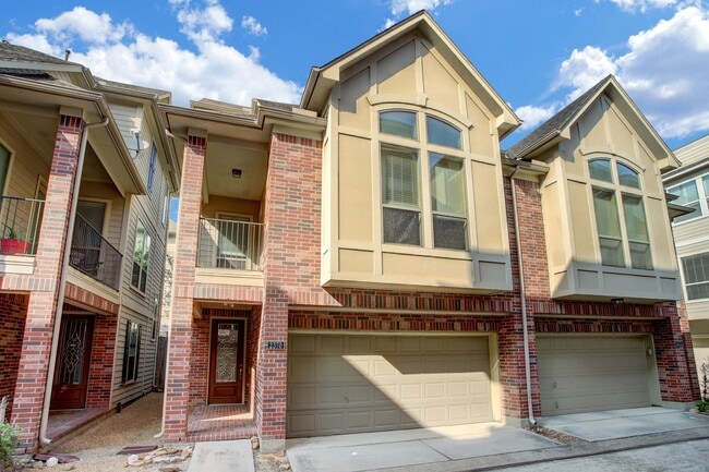 Building Photo - 2370 Bastrop St