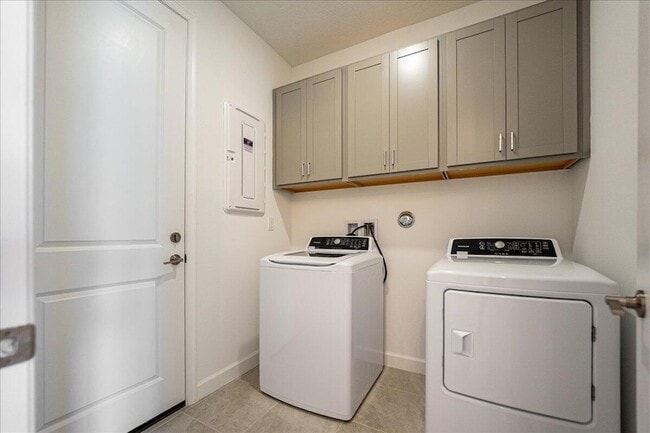 Building Photo - 3527 Angler Dr