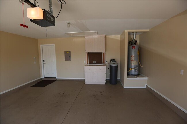 Building Photo - 113 Monument Hill Trail