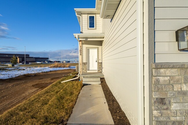 Building Photo - Stunning New Built 5 Bed Duplex!