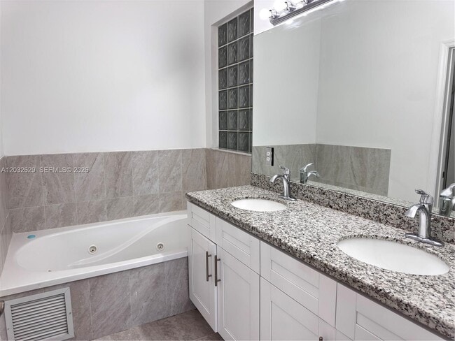 Building Photo - 7905 SW 120th Ave