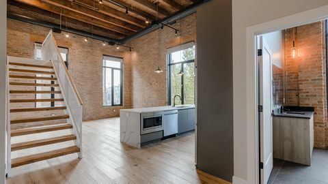 Building Photo - 729 N Sangamon St