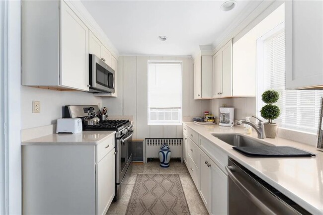 Building Photo - 115 John St