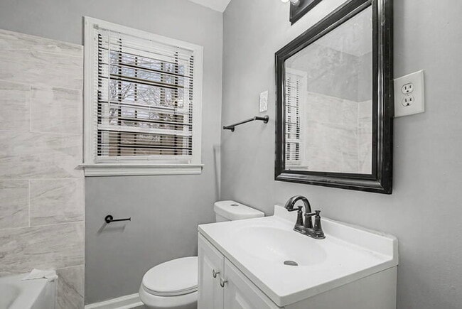 Building Photo - 1604 Alta Vista Ave