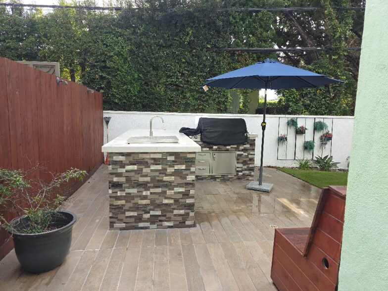 Building Photo - 3004 Kelton Ave