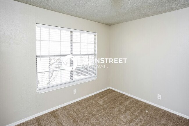 Building Photo - 4 Bedroom Pet-Friendly Home in Arlington, ...