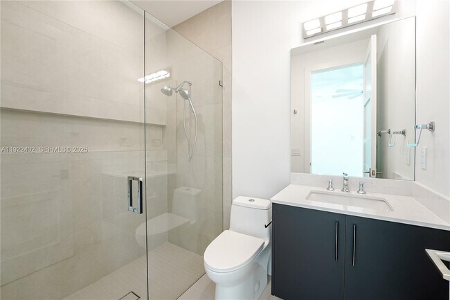 Building Photo - 333 NE Spanish Ct