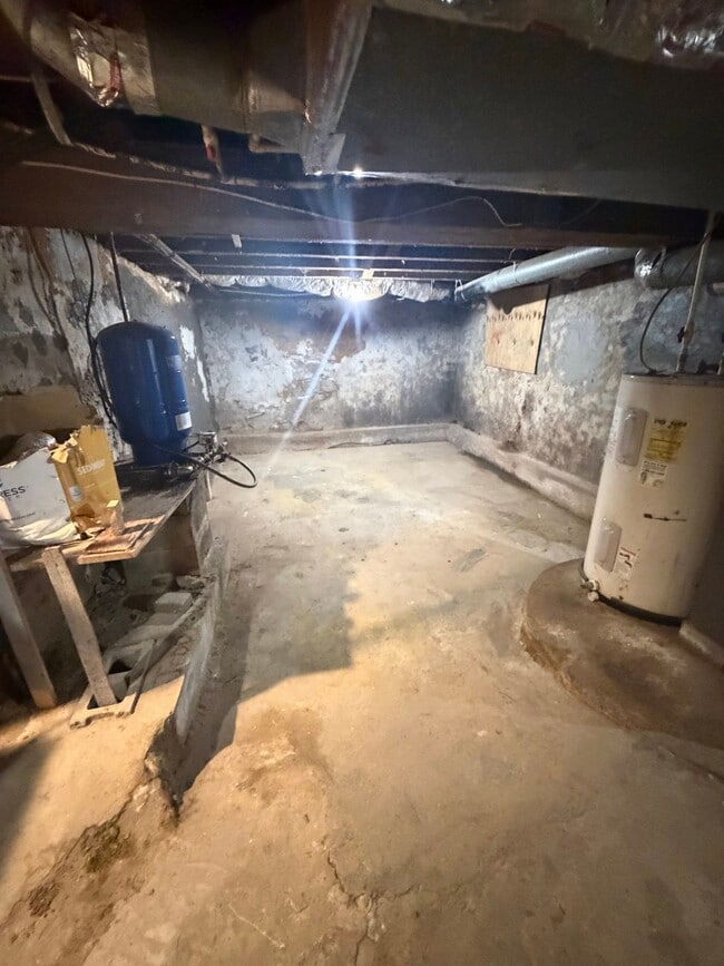 Building Photo - 37 N Kinzer Rd