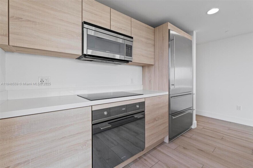 Building Photo - 16385 Biscayne Blvd
