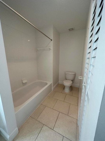 Building Photo - 1203 Town Center Dr