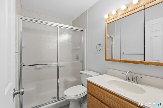 Building Photo - 808 Twin Circle Dr