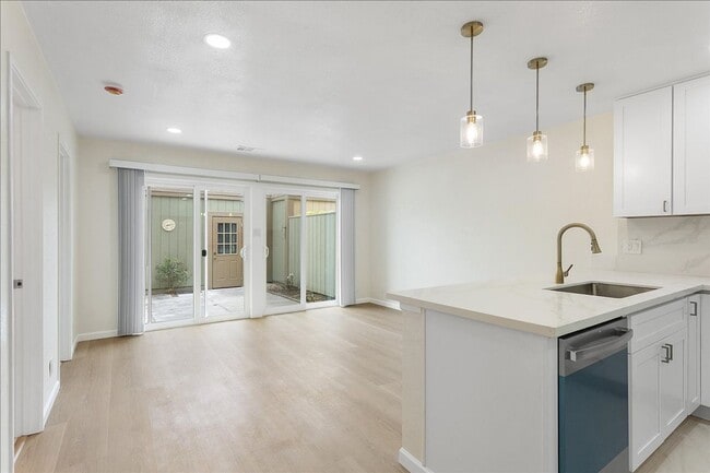 Building Photo - 1007 Tahiti Ln