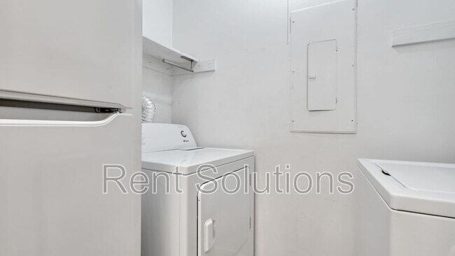 Building Photo - 455 Alt 19