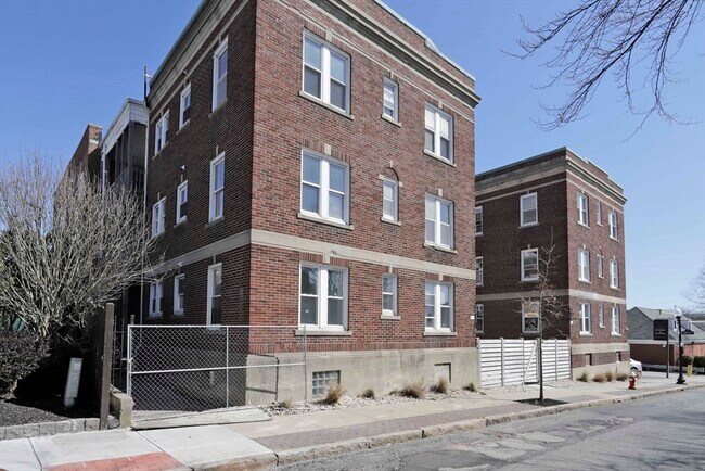 Building Photo - 189 Elm St