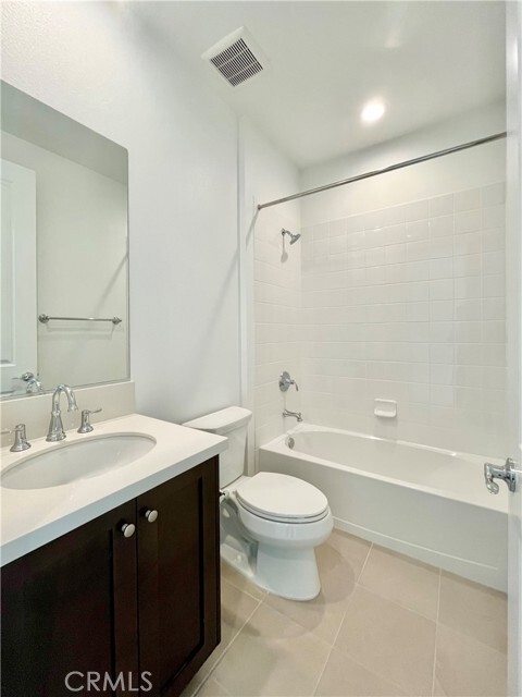 Building Photo - 27511 Elderberry Dr