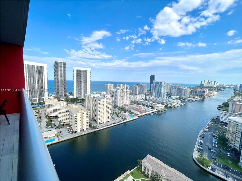 Building Photo - 2600 E Hallandale Beach Blvd