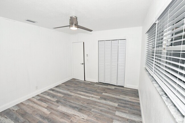 Building Photo - 270 NW 43rd St