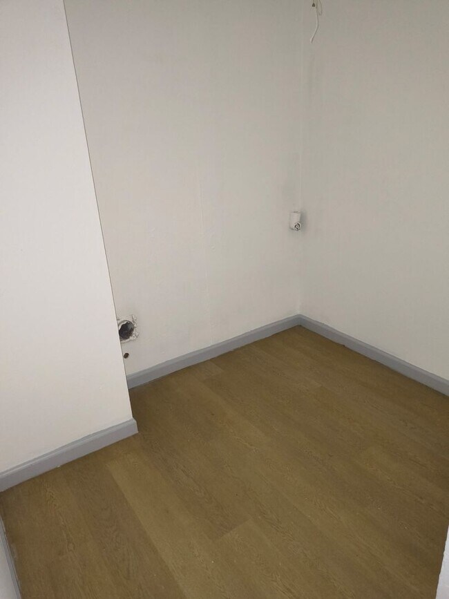 Building Photo - LIMITED TIME**1/2 OFF DEPOSIT**