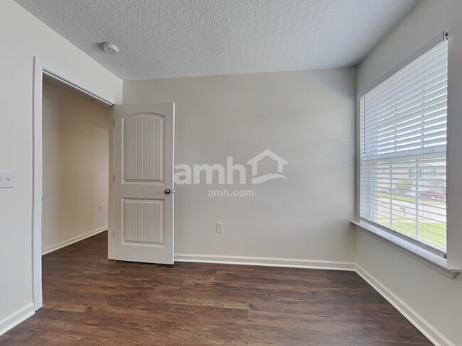 Building Photo - 60 Rhett Ln