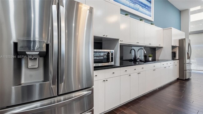 Building Photo - 18800 NE 29th Ave