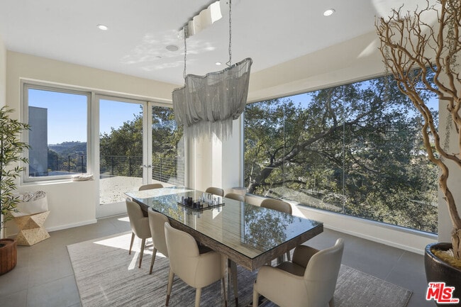 Building Photo - 9716 Oak Pass Rd