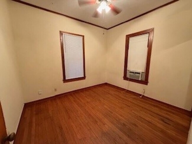 Building Photo - 704 E Thomas St