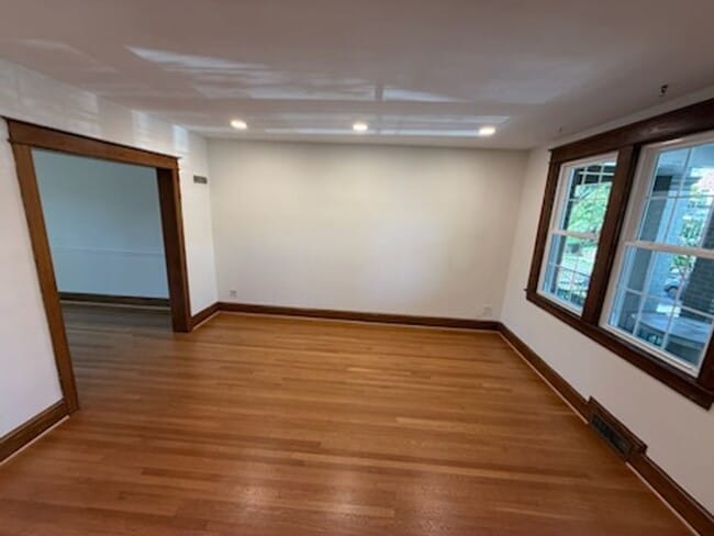 Building Photo - UPDATED 4/BR in Glover Park!