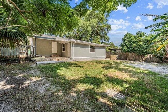 Building Photo - 9616 N Oklawaha Ave