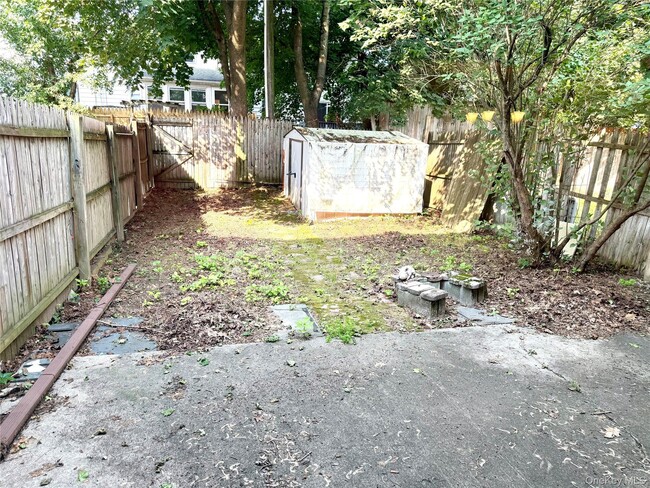 Building Photo - 209 Everett Pl