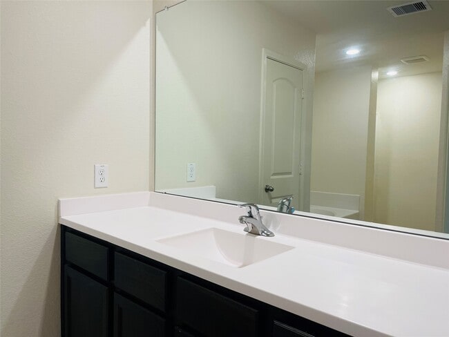 Building Photo - 11042 Hillside Creek Dr