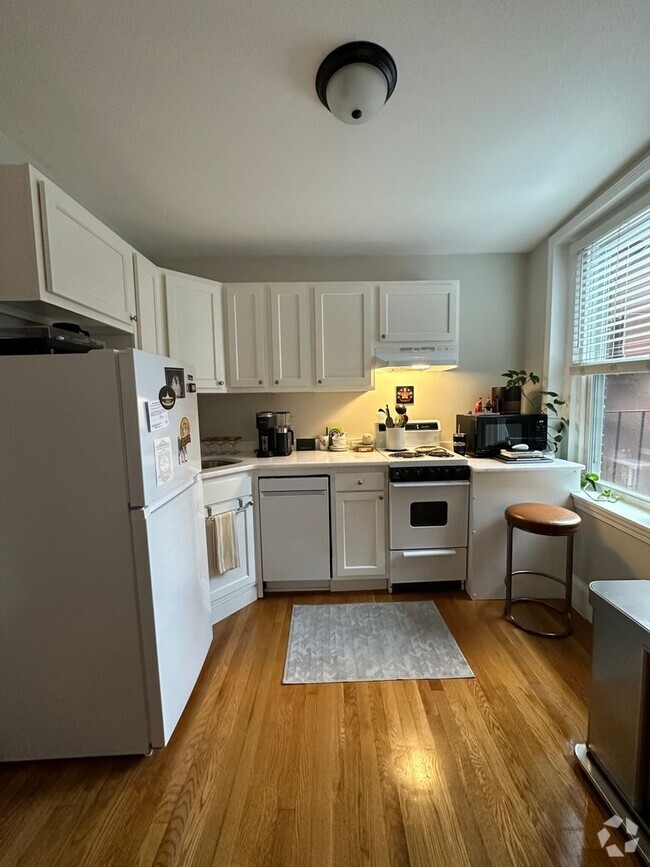 Building Photo - VERY NICE ONE BED IN NORTH END!!