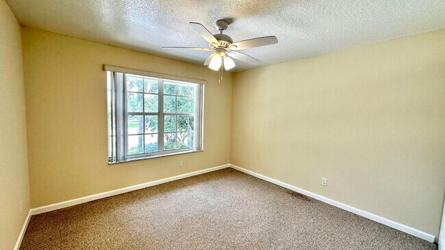 Building Photo - 13880 York Ct