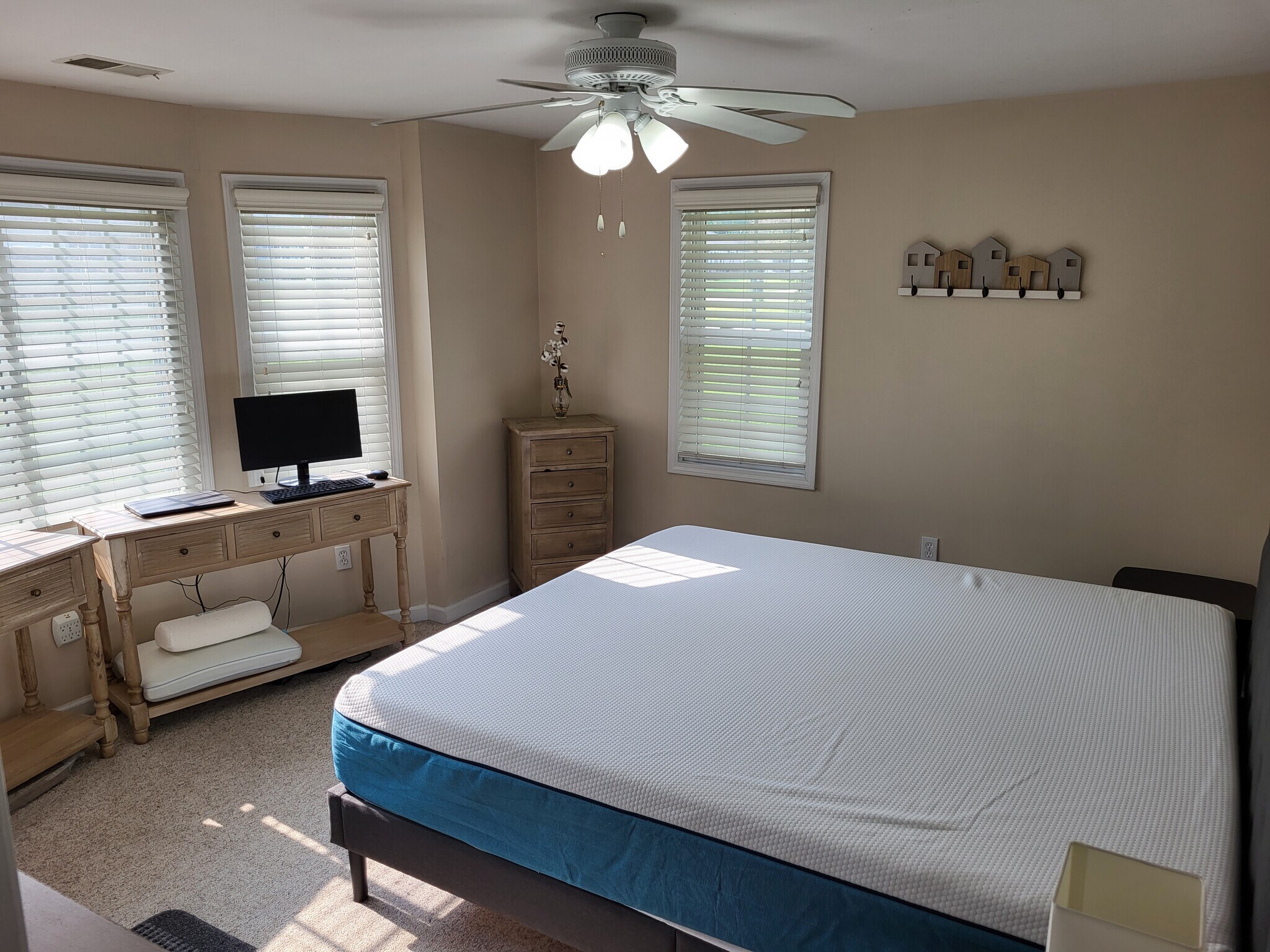 BR King Bed - 3804 Samuel Ave