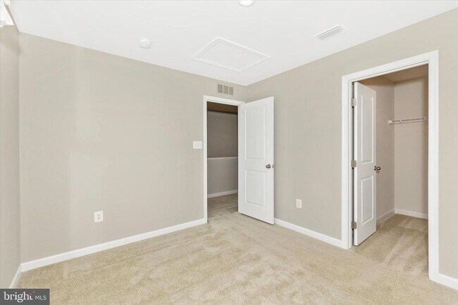 Building Photo - 38 Diopside Dr