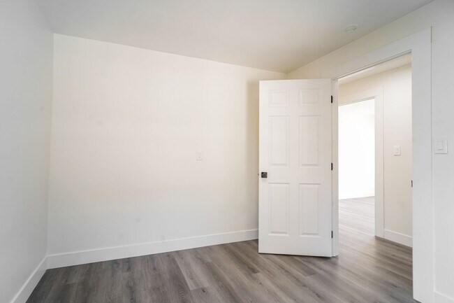 Building Photo - 135NE